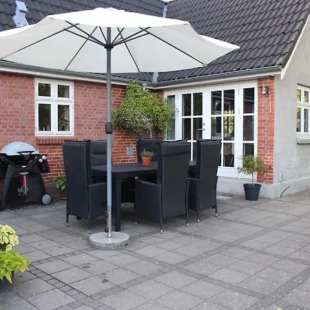 Large Modern Family - “arnely” 民宿